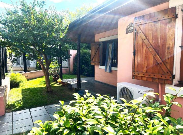Casa · 200m² · 5 Ambientes · 2 Cocheras