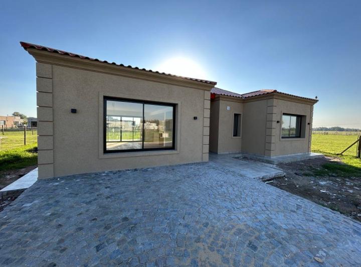 Casa · 125m² · 5 Ambientes · 2 Cocheras