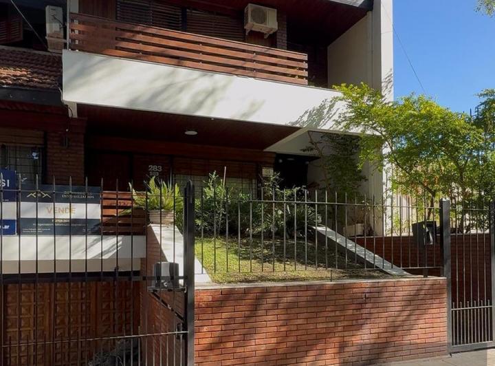 Casa · 153m² · 6 Ambientes · 2 Cocheras