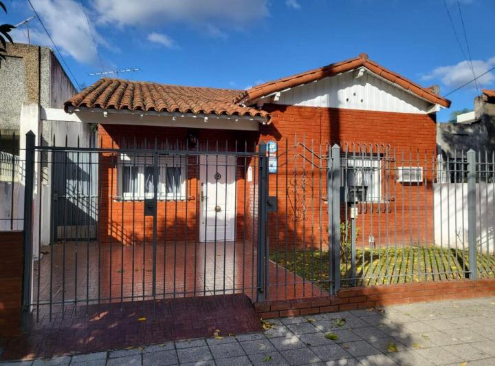 Casa · 130m² · 4 Ambientes · 1 Cochera