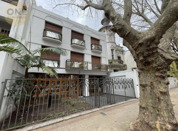 Casa · 446m² · 15 Ambientes · 1 Cochera