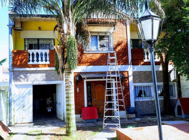 Casa · 7 Ambientes · 1 Cochera