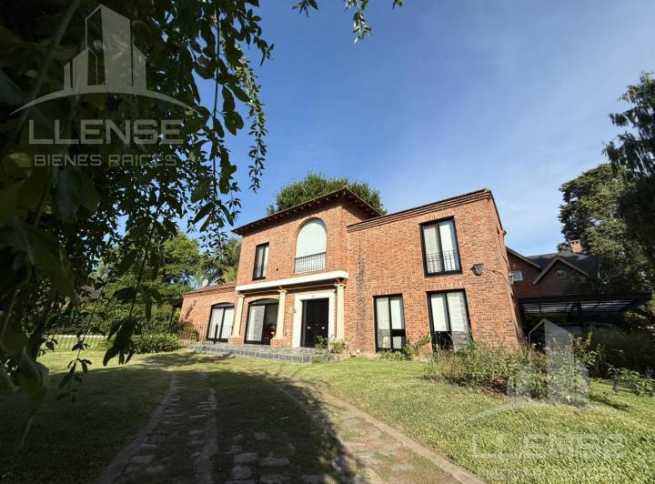 Casa · 198m² · 5 Ambientes · 4 Cocheras