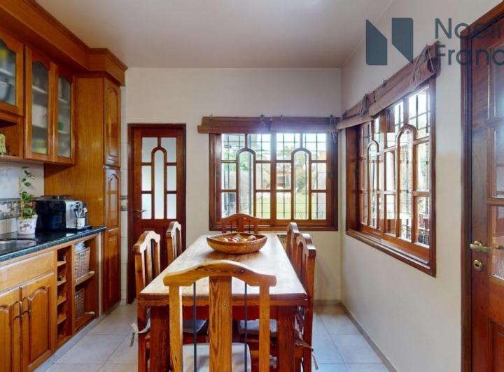Casa · 280m² · 9 Ambientes