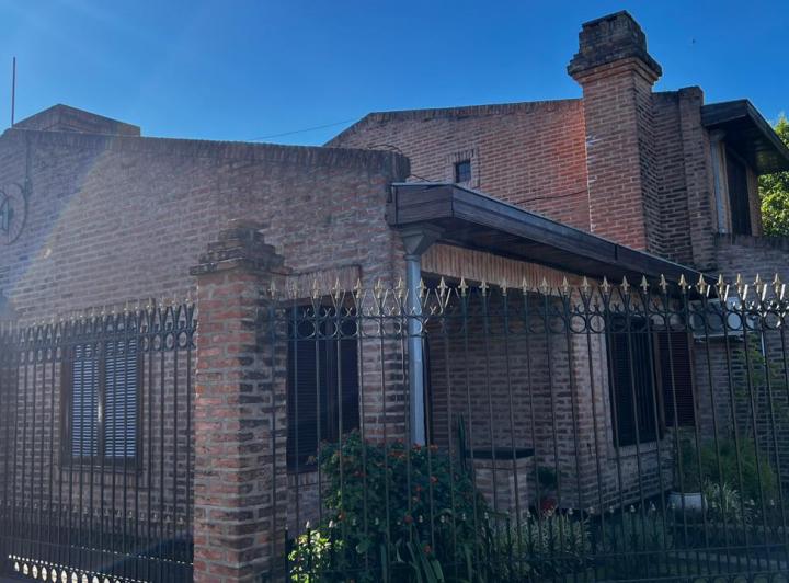 Casa · 146m² · 5 Ambientes · 2 Cocheras