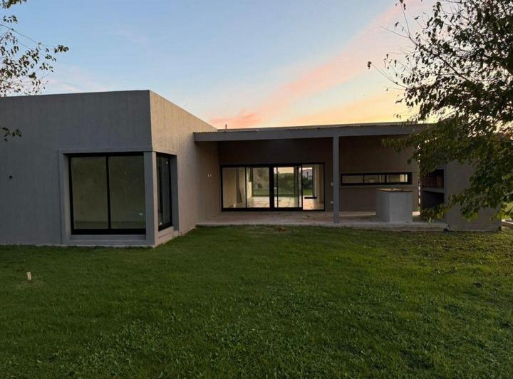 Casa · 875m² · 5 Ambientes