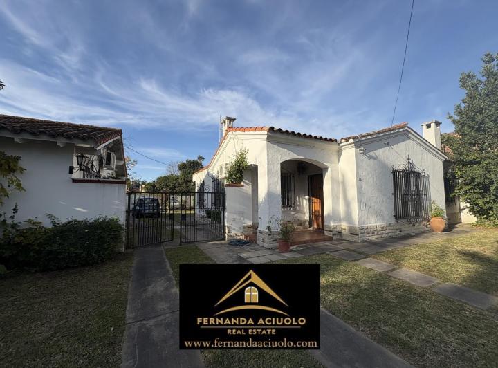 Casa · 223m² · 6 Ambientes · 2 Cocheras