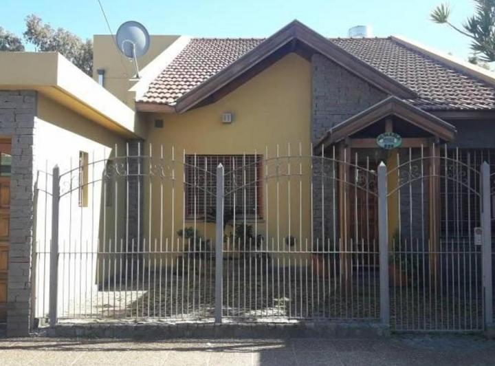 Casa · 190ha · 5 Ambientes · 1 Cochera