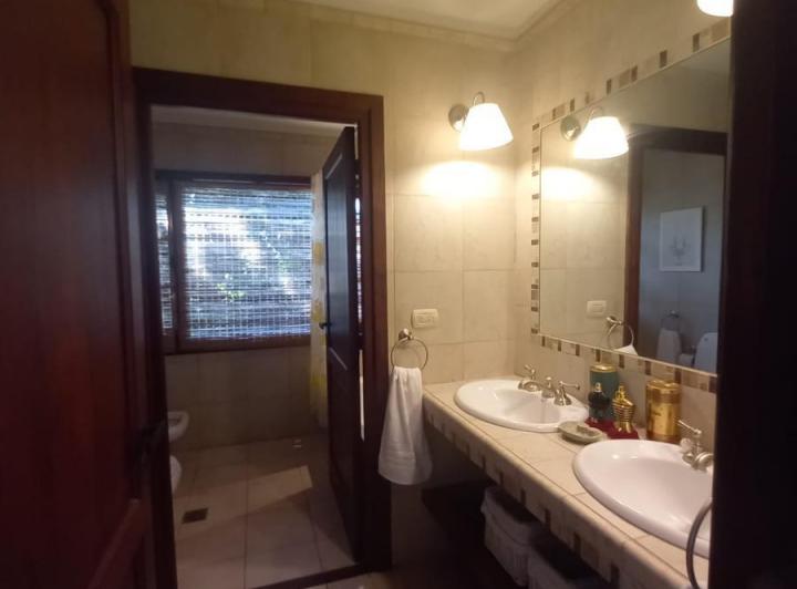 Casa · 253m² · 6 Ambientes · 5 Cocheras