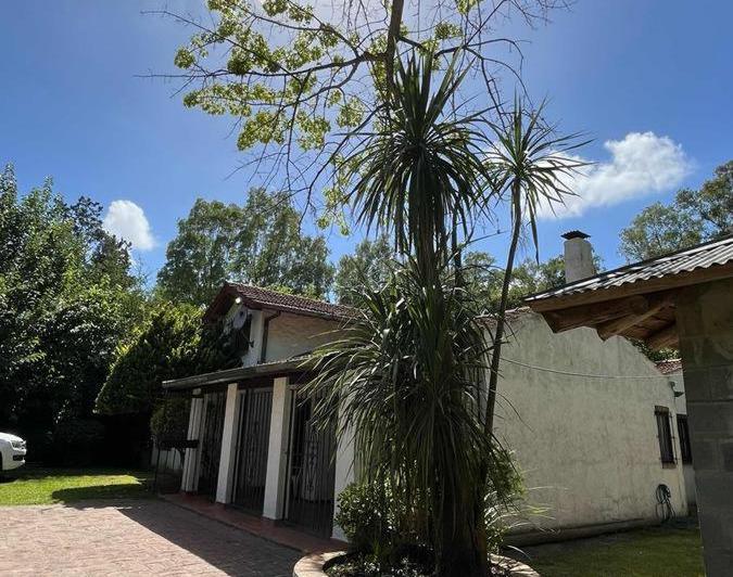 Casa · 220m² · 8 Ambientes · 1 Cochera