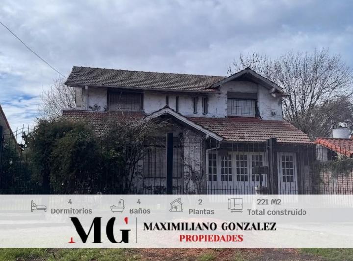 Casa · 221m² · 6 Ambientes · 2 Cocheras