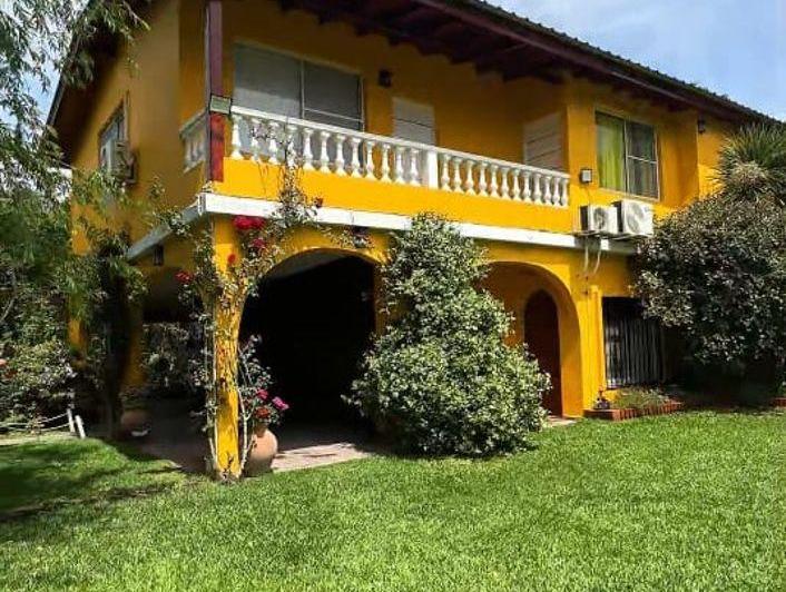 Casa · 200m² · 7 Ambientes · 2 Cocheras