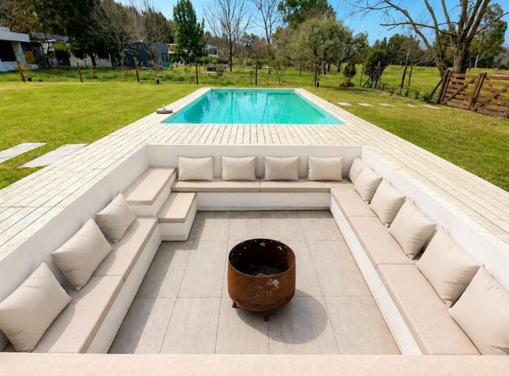 Casa · 244m² · 7 Ambientes · 2 Cocheras