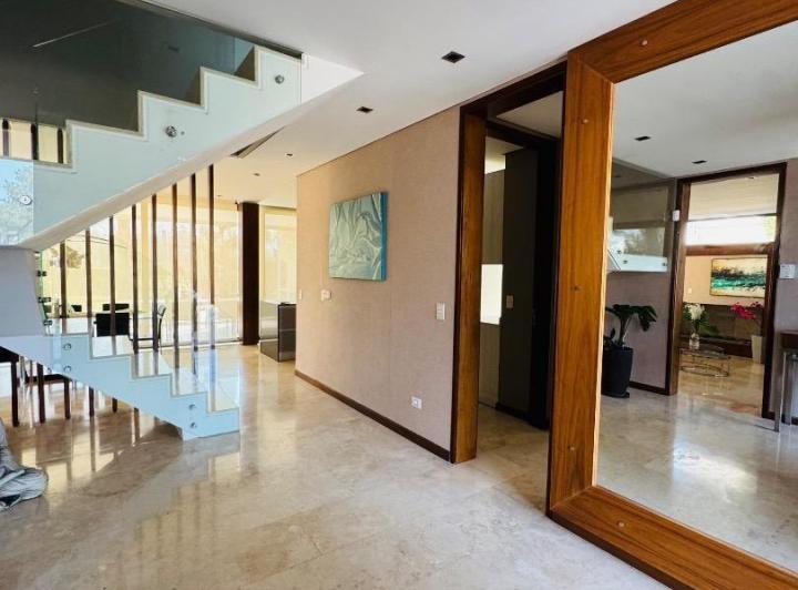 Casa · 330m² · 6 Ambientes · 6 Cocheras