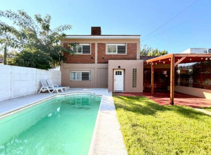 Casa · 170m² · 6 Ambientes · 2 Cocheras