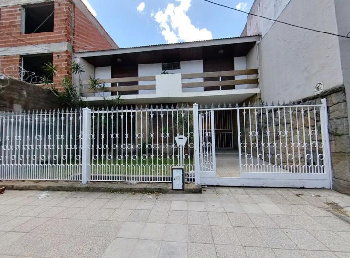 Casa · 170m² · 5 Ambientes · 1 Cochera