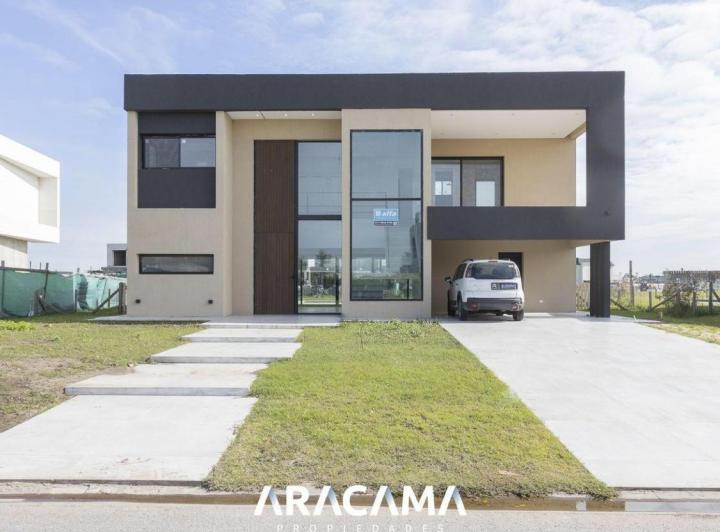 Casa · 269m² · 5 Ambientes · 2 Cocheras