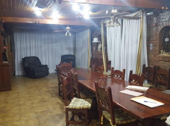 Casa · 380m² · 6 Ambientes · 2 Cocheras
