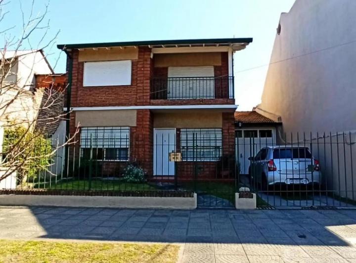 Casa · 300m² · 5 Ambientes · 7 Cocheras
