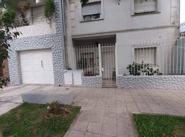 Casa · 200m² · 5 Ambientes · 3 Cocheras