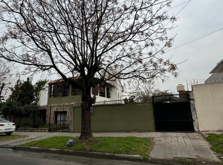 Casa · 250m² · 5 Ambientes
