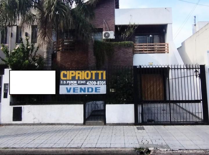 Casa · 1m² · 5 Ambientes · 2 Cocheras