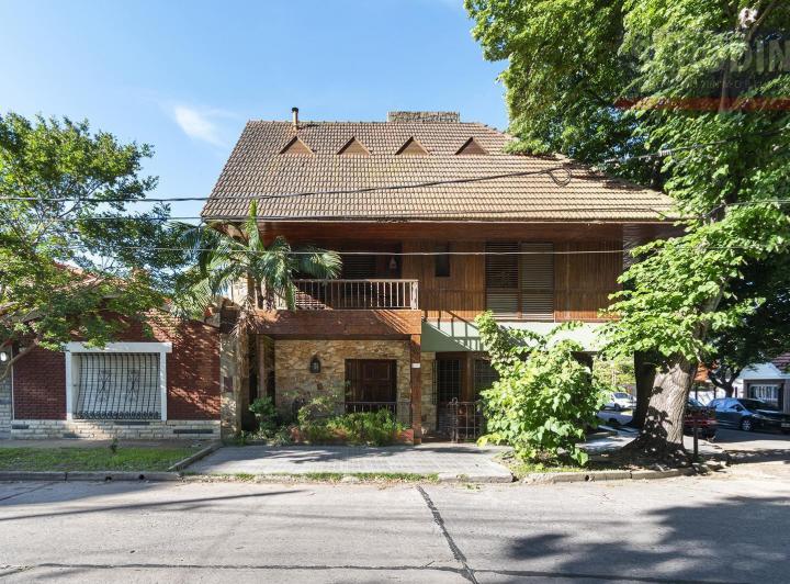 Casa · 358m² · 6 Ambientes · 1 Cochera