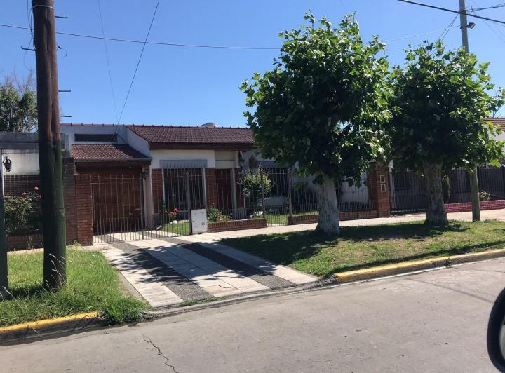 Casa · 155m² · 5 Ambientes · 2 Cocheras
