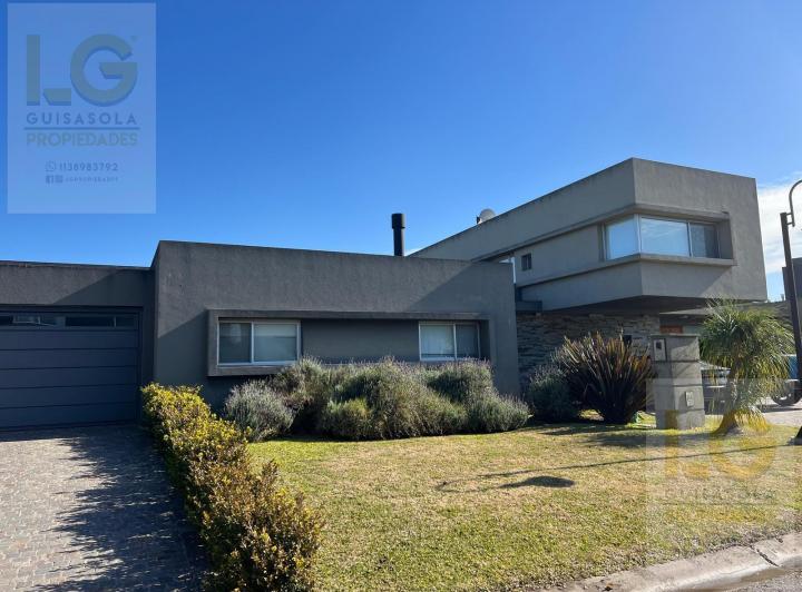Casa · 500m² · 5 Ambientes · 2 Cocheras