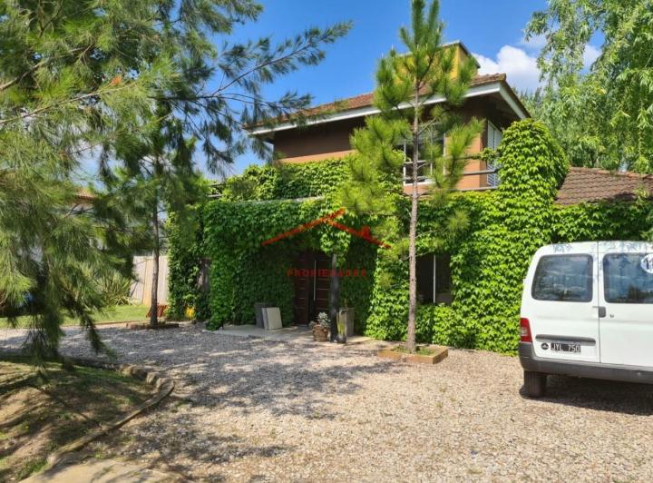 Casa · 28m² · 5 Ambientes · 1 Cochera
