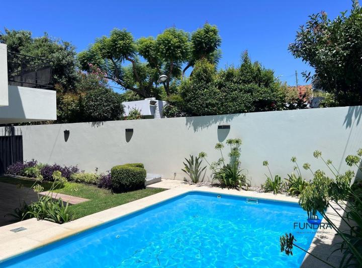 Casa · 198m² · 6 Ambientes · 2 Cocheras