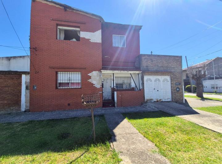 Casa · 140m² · 5 Ambientes · 1 Cochera