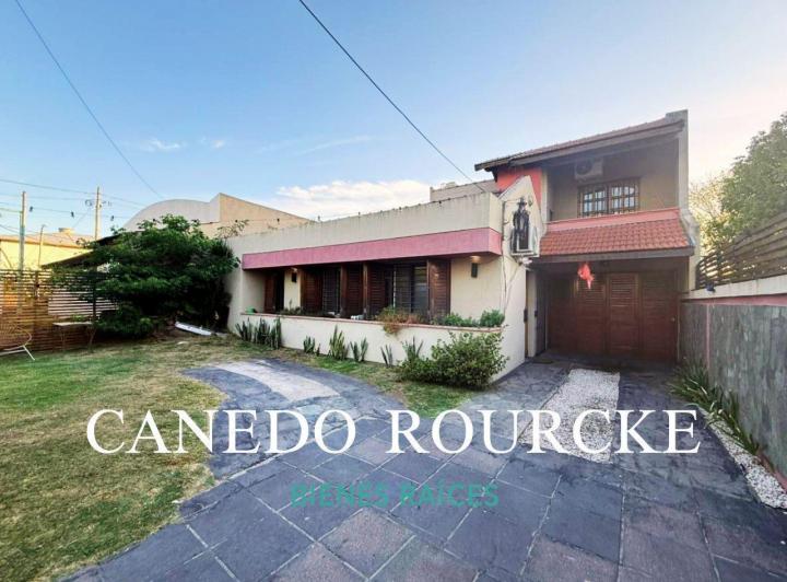 Casa · 180m² · 6 Ambientes · 4 Cocheras