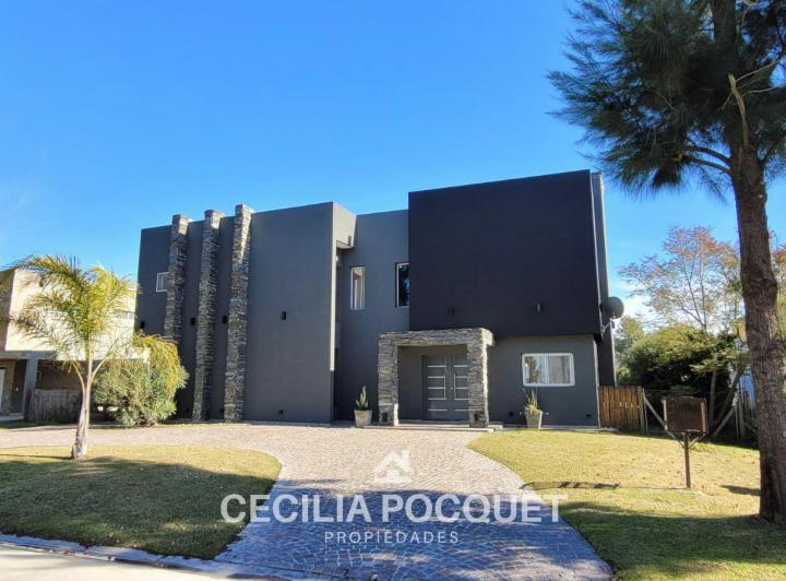 Casa · 200m² · 5 Ambientes · 2 Cocheras
