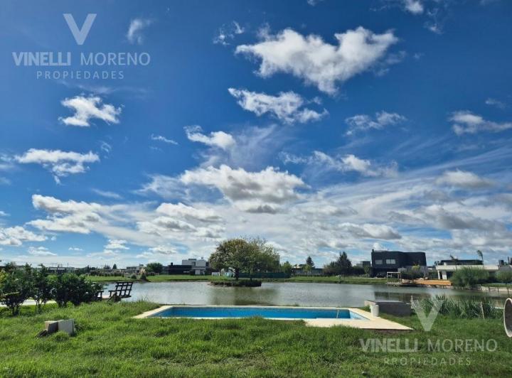 Casa · 210m² · 5 Ambientes · 6 Cocheras