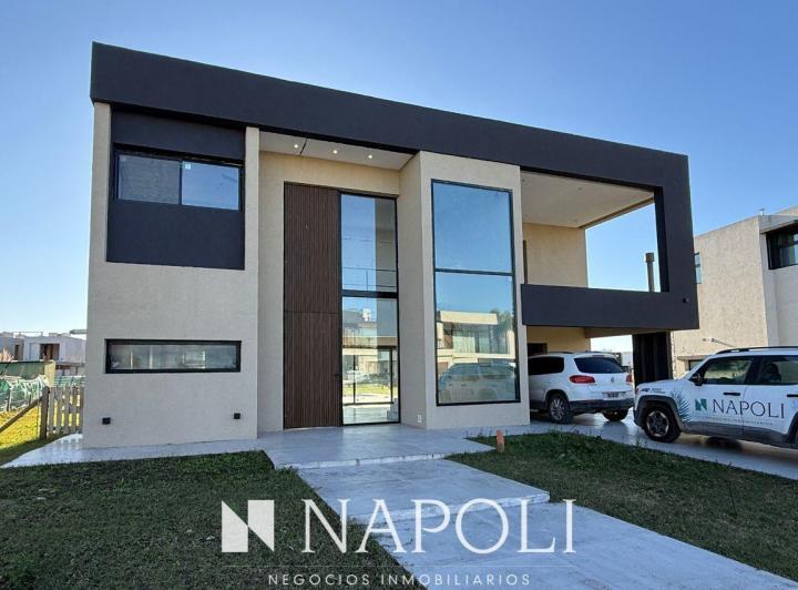 Casa · 269m² · 5 Ambientes · 2 Cocheras