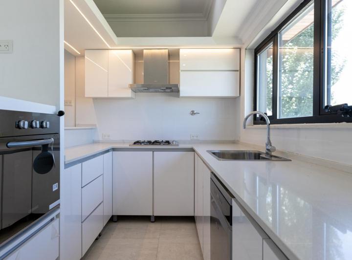 Casa · 280m² · 6 Ambientes · 4 Cocheras