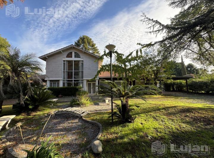 Casa · 578m² · 7 Ambientes · 2 Cocheras