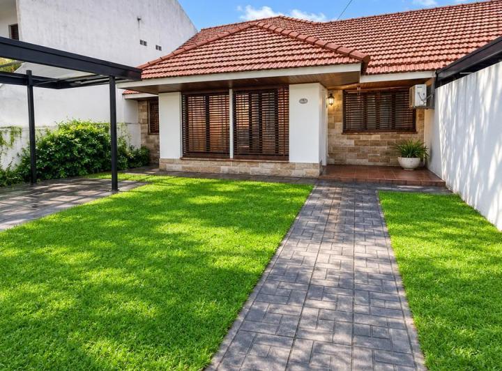 Casa · 221m² · 5 Ambientes · 1 Cochera