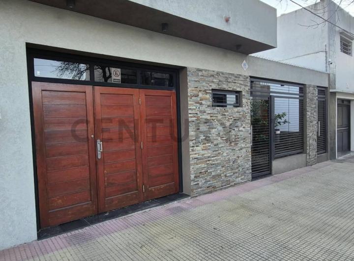 Casa · 170m² · 4 Dormitorios · 1 Cochera