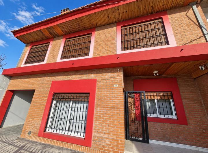 Casa · 288m² · 5 Ambientes · 3 Cocheras