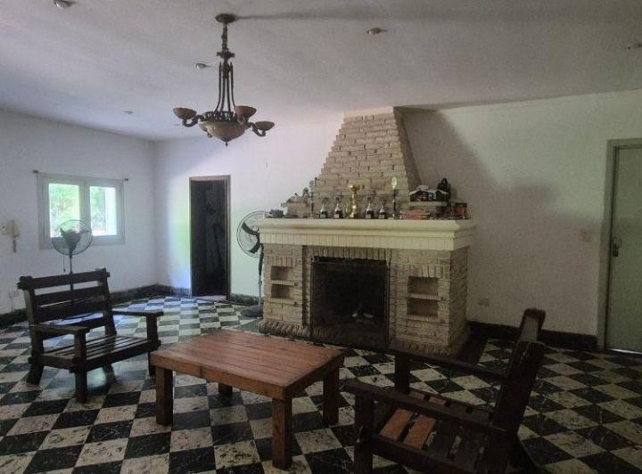 Casa · 255m² · 6 Ambientes · 1 Cochera
