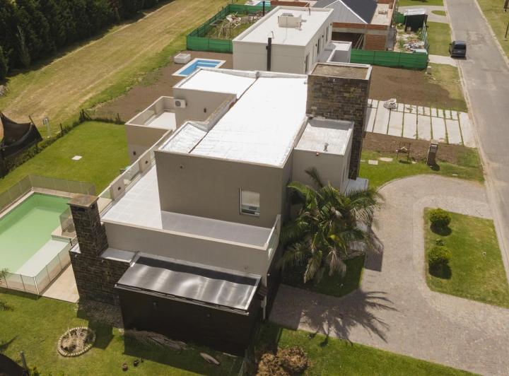 Casa · 309m² · 5 Ambientes · 4 Cocheras