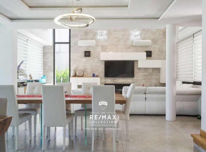 Casa · 335m² · 6 Ambientes · 2 Cocheras
