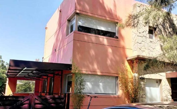 Casa · 180m² · 5 Ambientes · 2 Cocheras