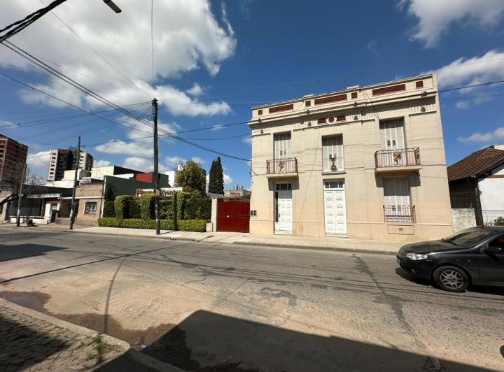 Casa · 870m² · 4 Dormitorios · 4 Cocheras