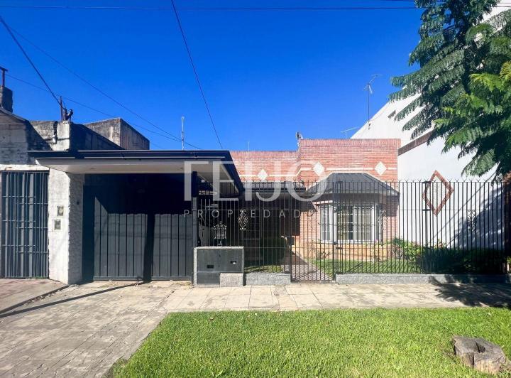 Casa · 295m² · 6 Ambientes · 3 Cocheras