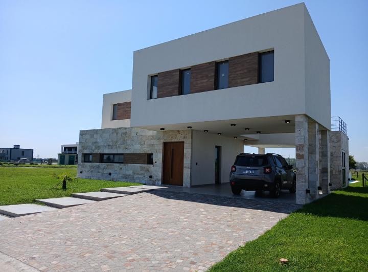 Casa · 181m² · 5 Ambientes · 2 Cocheras