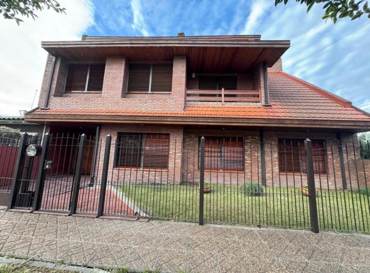 Casa · 185m² · 6 Ambientes · 5 Cocheras