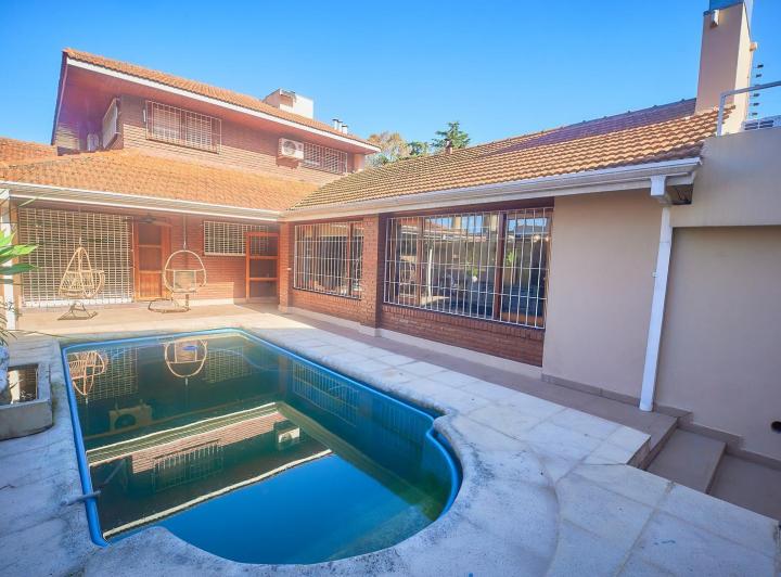 Casa · 260m² · 5 Ambientes · 3 Cocheras